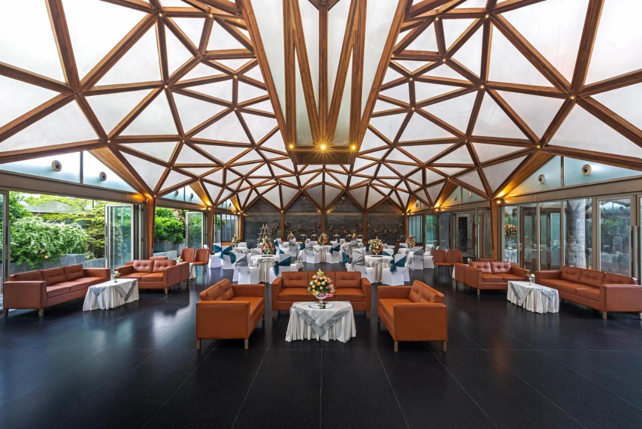 Hotel Crystal Palace Meerut Exterior foto