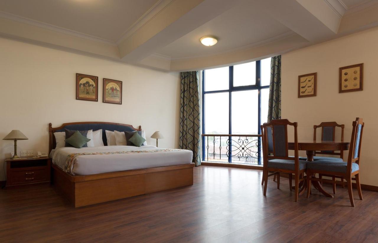 Hotel Crystal Palace Meerut Exterior foto