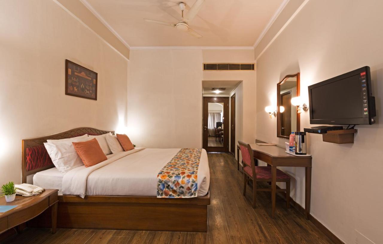 Hotel Crystal Palace Meerut Exterior foto