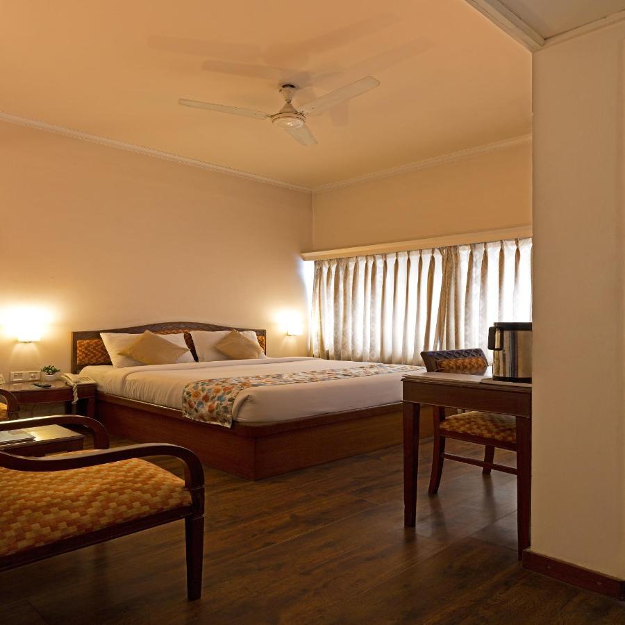 Hotel Crystal Palace Meerut Exterior foto