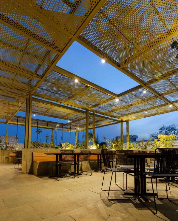 Hotel Crystal Palace Meerut Exterior foto