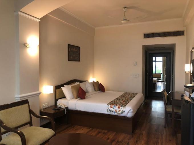 Hotel Crystal Palace Meerut Exterior foto