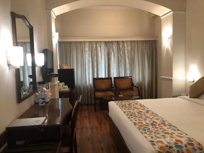 Hotel Crystal Palace Meerut Exterior foto