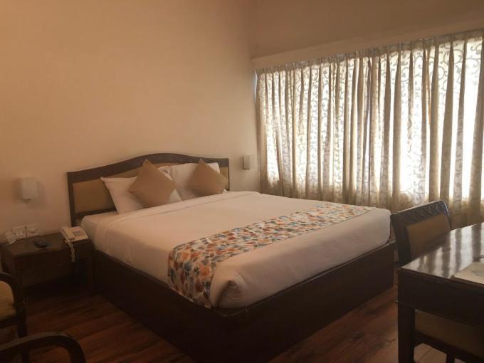 Hotel Crystal Palace Meerut Exterior foto