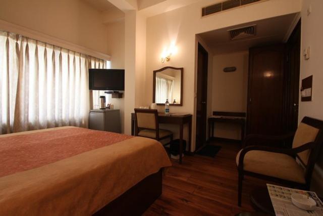 Hotel Crystal Palace Meerut Exterior foto