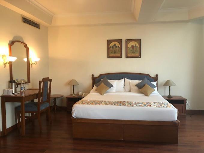 Hotel Crystal Palace Meerut Exterior foto